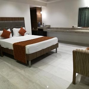 Deluxe Garden Facing Room